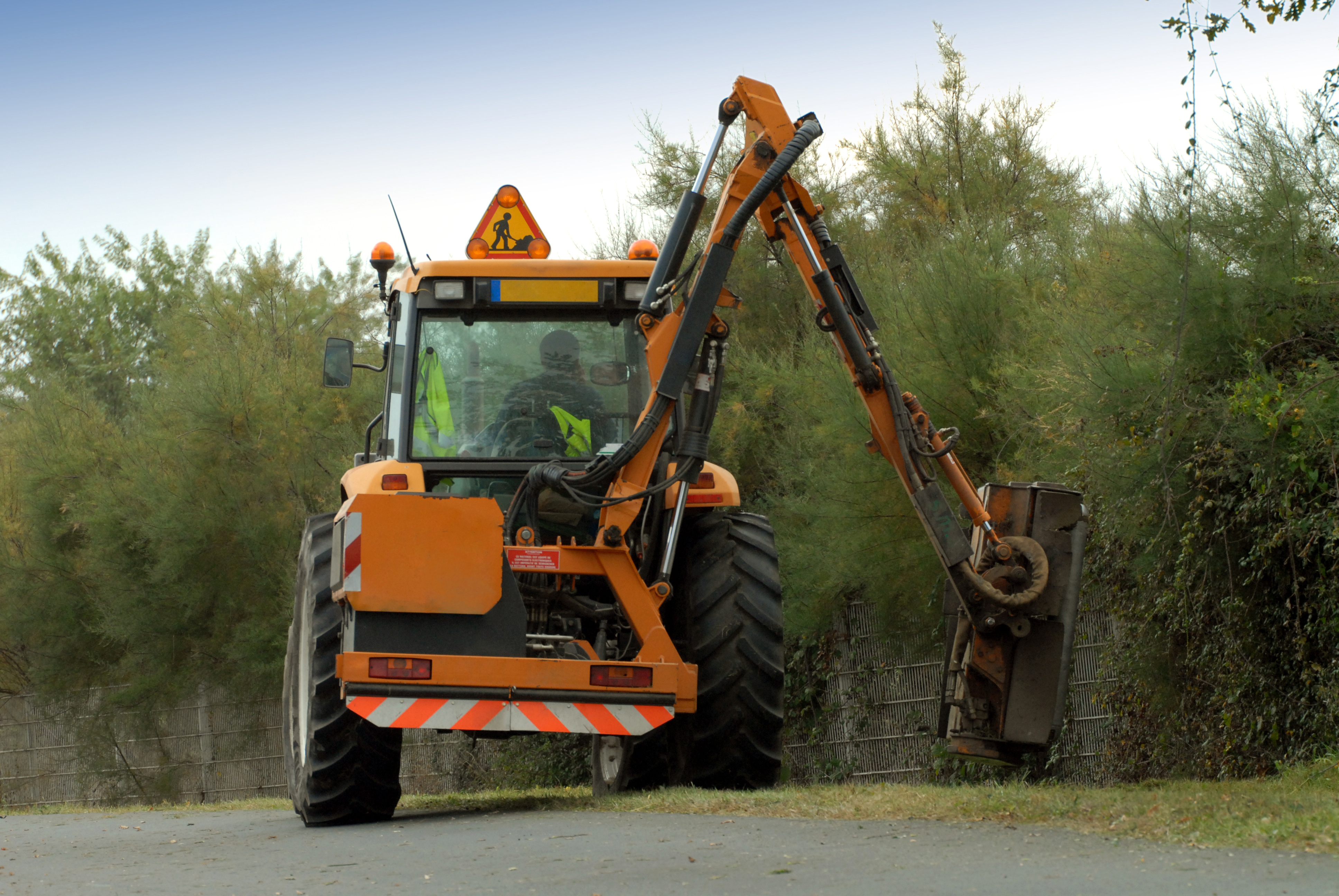 N52 - Tournai - Antoing : travaux de fauchage et de taille verticale