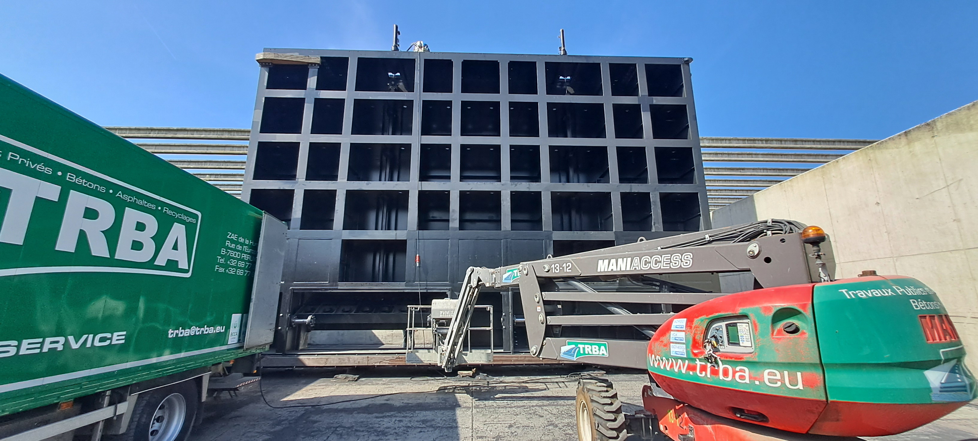 Ecluse de Monceau-sur-Sambre :  Travaux de remplacement de la porte intermédiaire
